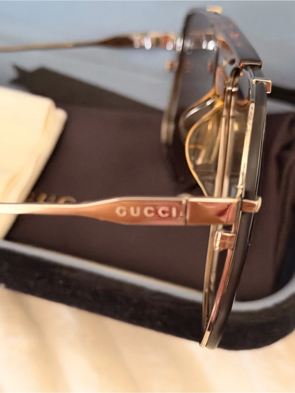 GUCCI Silver/Brown sunglasses. Unisex